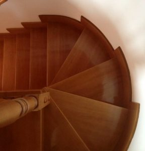 escalera de madera